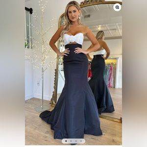 Brand new.  Never worn.   Size 6.